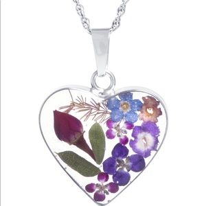 🆕 Heart Dried Flower 🌸 Pendant with 18” Chain